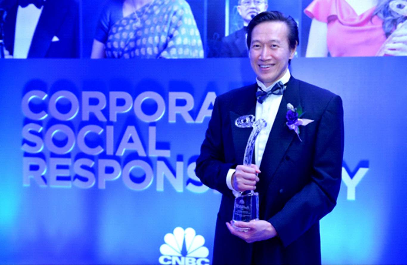 CEO Ciputra Group Menerima CSR Award CNBC Asia